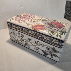 Vintage JC Penney Classic Traditions Porcelain Trinket Box